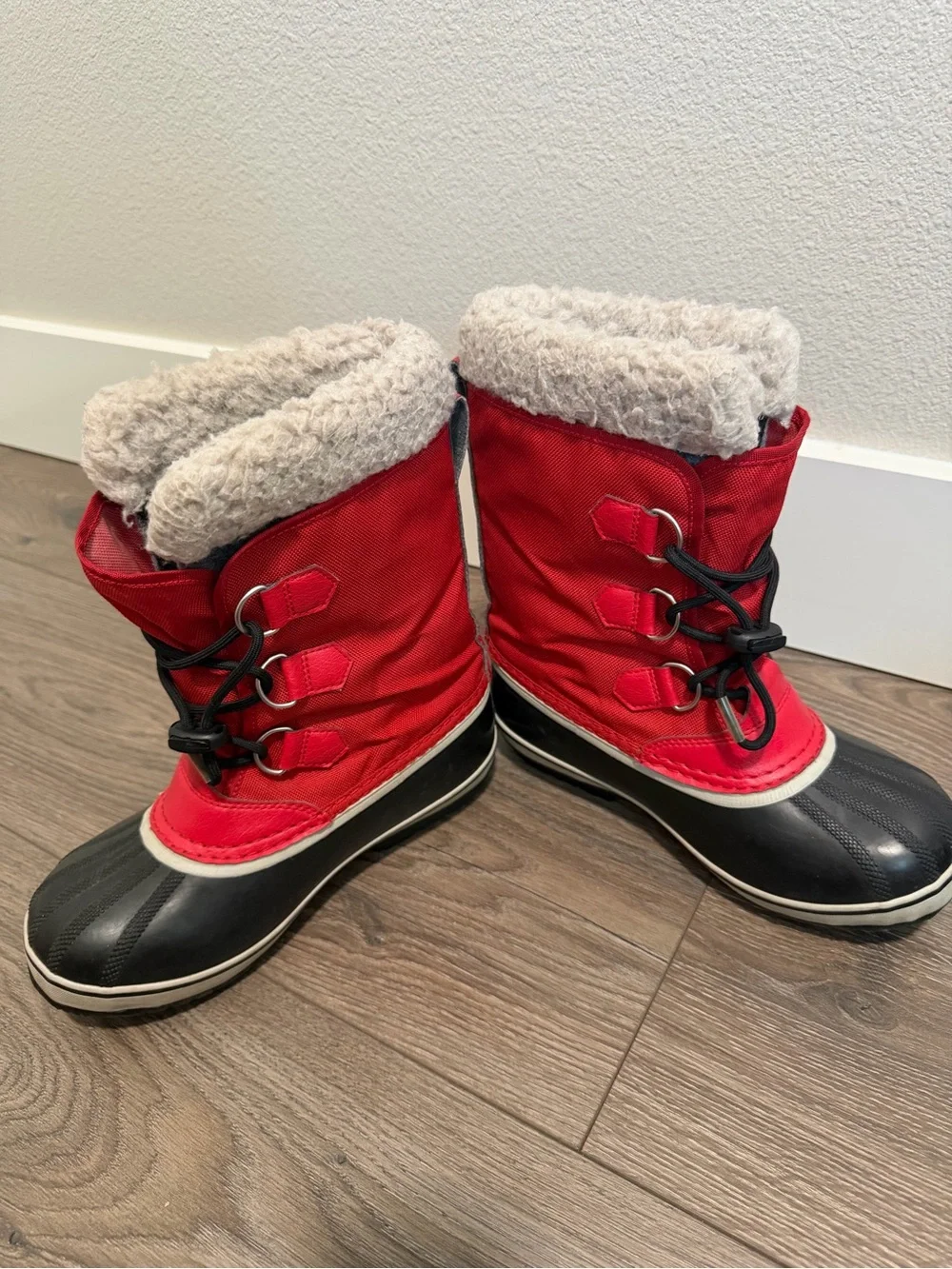 SOREL red and black snow boots waterproof with washable inserts size USA 5